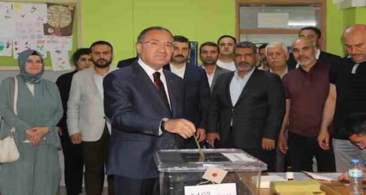 Bakan Bozdağ, oyunu Şanlıurfa'da kullandı