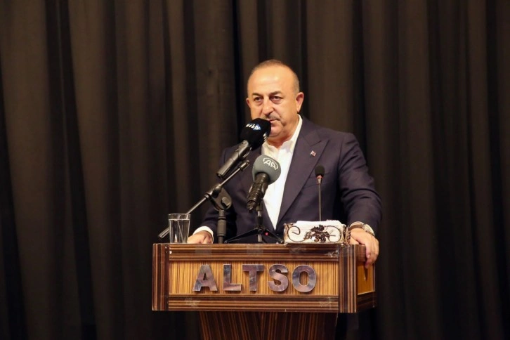 Bakan Çavuşoğlu, emlak ve inşaat sektörü temsilciyle buluştu