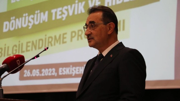 Bakan Dönmez: Güneş enerjisinde 10 yılda 10 bin megavata ulaştık