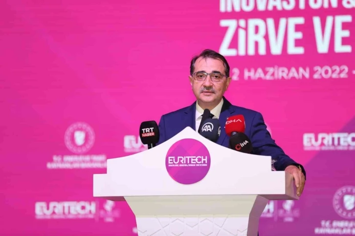 Bakan Dönmez: "Güneş paneli üretimiyle Avrupa’da birinci, dünyada dördüncü sıradayız"
