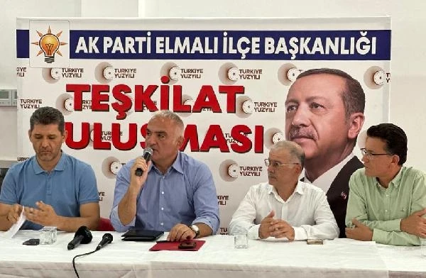 Bakan Ersoy, Elmalı'da muhtarlarla görüştü