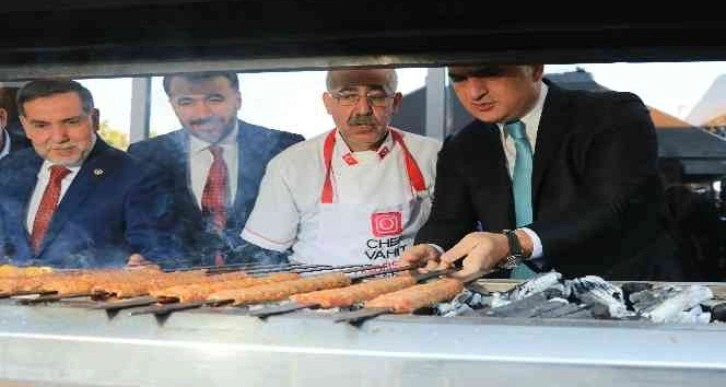 Bakan Ersoy: “Portakal Çiçeği Karnavalına gelecek seneden itibaren destek vereceğiz”