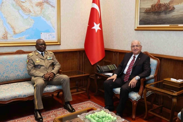 Bakan Güler, Mali Kara Kuvvetleri Komutanı Samake’yi kabul etti
