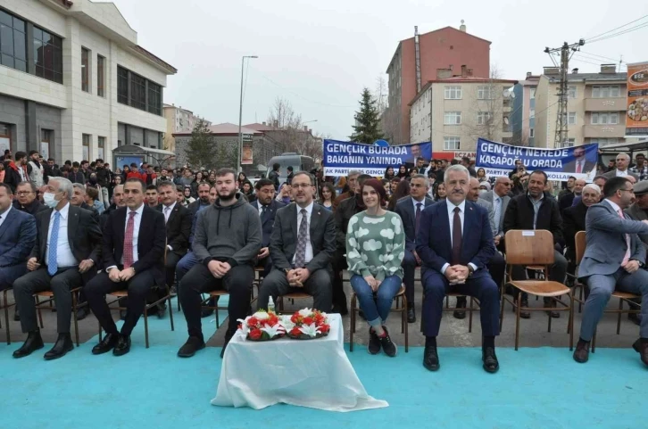 Bakan Kasapoğlu, Kars’ta Gençlik Merkezi’nin açılışını yaptı
