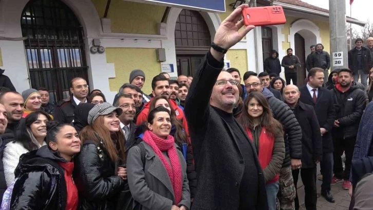 Bakan Kasapoğlu Kırıkkaleli gençlere müjdeyi verdi: "Spor salonunun inşasına başladık"
