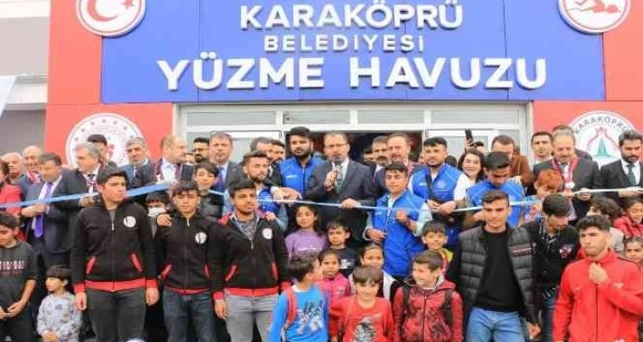 Bakan Kasapoğlu, Şanlıurfa'da yüzme havuzunun açılışını yaptı