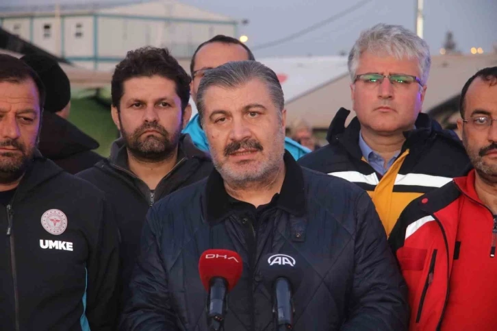 Bakan Koca: "Deprem bölgesinde şu ana kadar herhangi bir bulaşıcı hastalık salgını saptanmadı"
