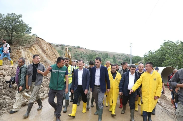 Bakan Kurum, Ankara’da selden etkilenen bölgelerde incelemelerde bulundu
