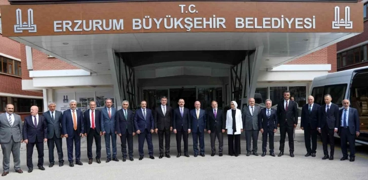 Bakan Muş’tan, Başkan Sekmen’e tecrübe ve yatırım övgüsü
