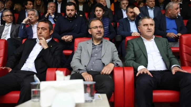 Bakan Osman Aşkın Bak, Fenerbahçe’yi tebrik etti