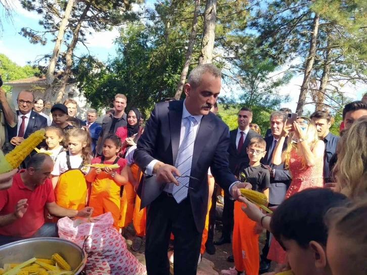 Bakan Özer: “Bu gerçekten Türkiye için çok kritik bir proje ve bunun çok başarılı olması lazım”
