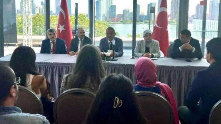 Bakan Özer, New York'ta tüm öğrenciler ve ataşeleriyle buluştu