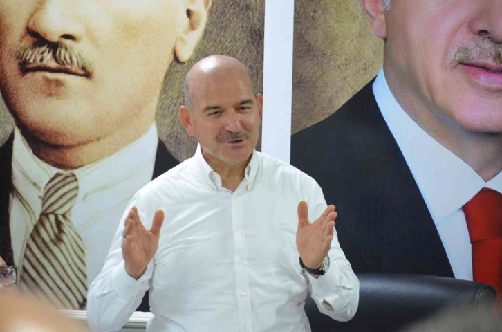 Bakan Soylu: "Bir tane masada toplanmışlar, örtü altından birbirlerini bıçaklıyorlar"
