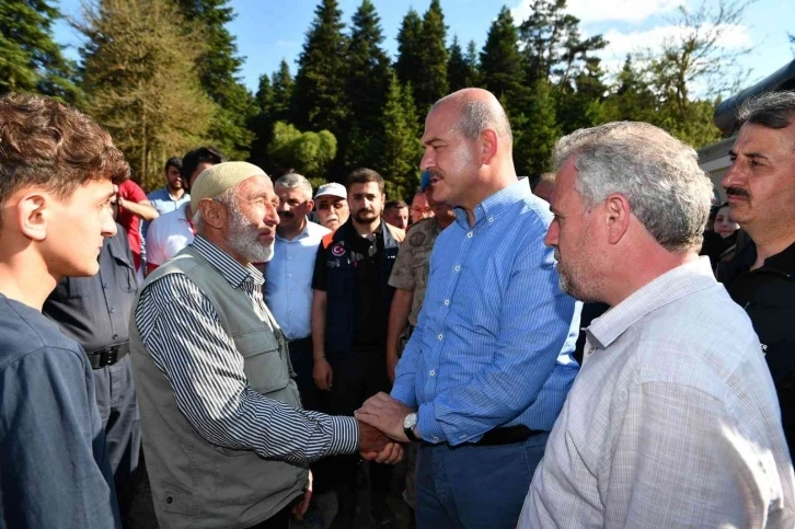 Bakan Soylu, selde kaybolan gencin arama kurtarma çalışmalarını inceledi
