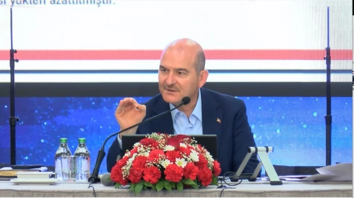 Bakan Soylu: “Sınır duvarlarını doğuda yapmasaydık, sınırlarımızda biriken toplam 8 milyon insan daha Türkiye’ye gelecekti”
