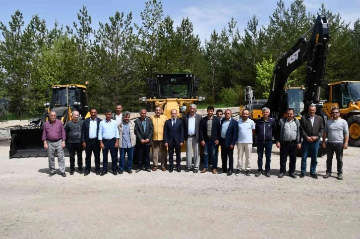 Bakan Soylu talimat verdi, gönderilen iş makinaları törenle teslim alındı
