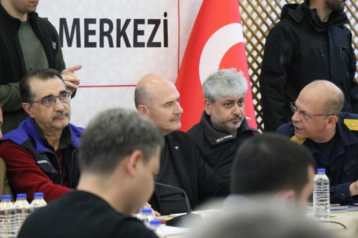 Bakan Soylu'dan enkaz kaldırma çalışmalarının hızlandırılması talimatı