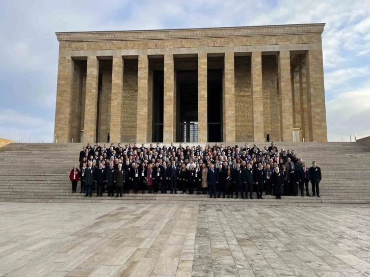 Bakan Tekin 81 ilden gelen öğretmenlerle Anıtkabir’i ziyaret etti
