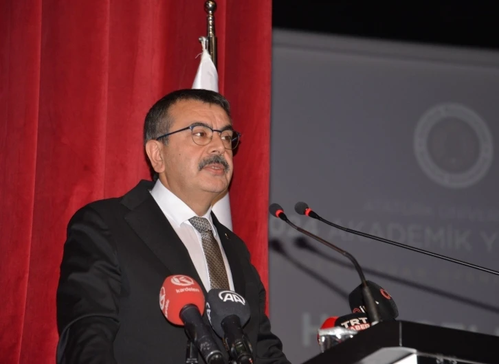 Bakan Tekin: "Üniversiteler Bakanlığın politikalarını izlemeli"
