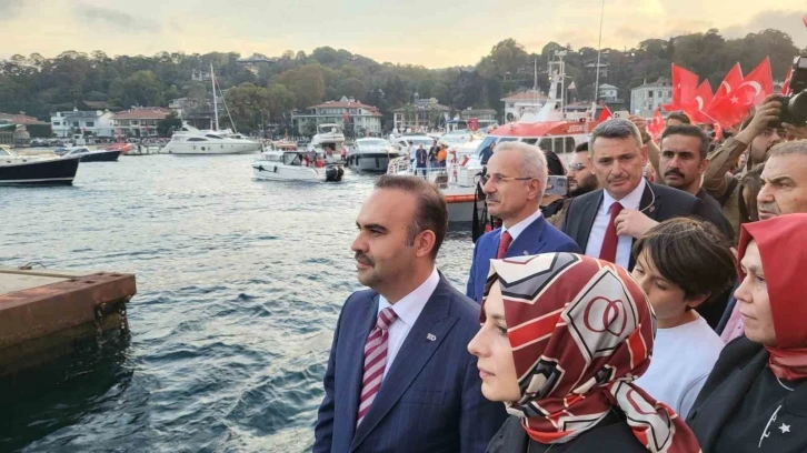 Bakan Uraloğlu ile Kacır, Tarabya Sahili’nden 100 geminin geçişini izledi
