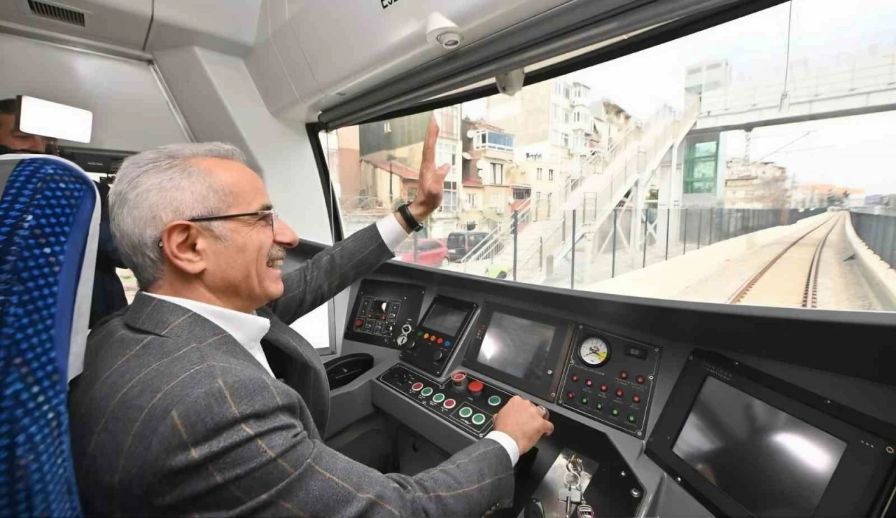 Bakan Uraloğlu, Marmaray’ın günlük yolcu rekoru kırdığını bildirdi
