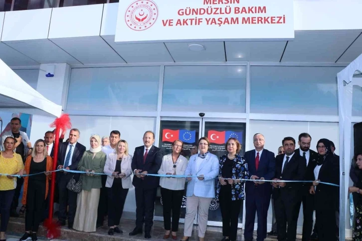 Bakan Yanık: "2050 yılında her 5 kişiden birinin 65 yaş ve üzeri olacağı öngörülüyor"
