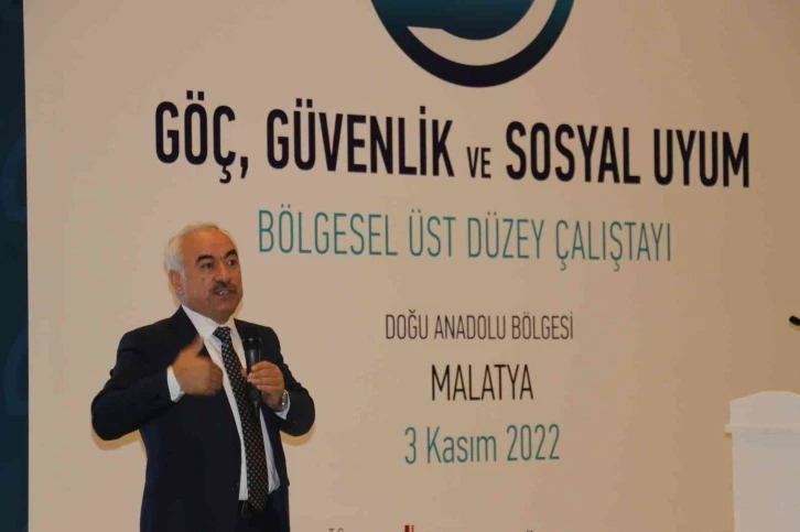 Bakan Yardımcısı Ersoy: “Biz, birilerinin yaptığı gibi Ege Denizi’nde botlarını şişleyip, çocukları soğuk sularda ölüme mahkum edemezdik"
