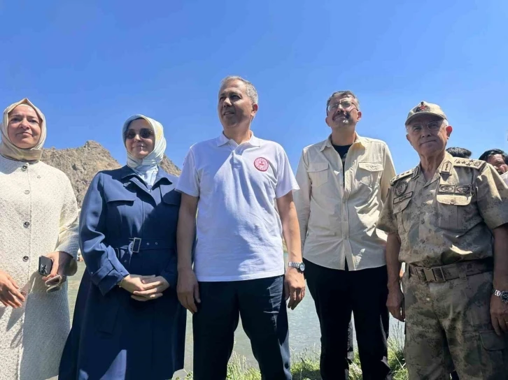 Bakan Yerlikaya Türkiye’nin en yüksek festivali olan Yüksekova ‘6.Cilo Fest’e katıldı
