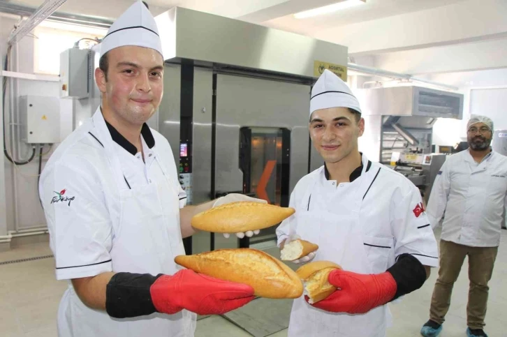 Bakanlık 15 okulda planlıyordu, Amasya’da ekmek üretimi başladı
