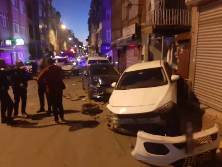 Bakırköy’de polis merkezindeki ekiplere küfür ve hakaret eden şüpheliler adliyeye sevk edildi
