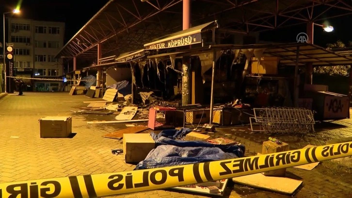 Bakırköy Kitapçılar Köprüsü bir kişi tarafından ateşe verildi yangınında yüzlerce kitap kül oldu