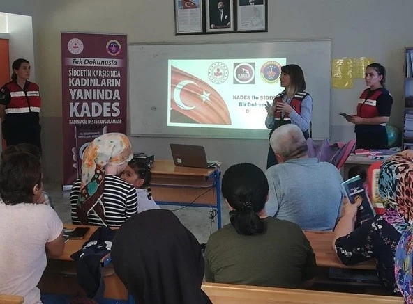 Balat’ta öğrenci velileri ve öğretmenlere KADES bilgilendirmesi
