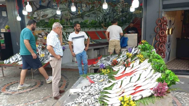 Balık sezonu açıldı, balıklar tezgahlardaki yerini aldı
