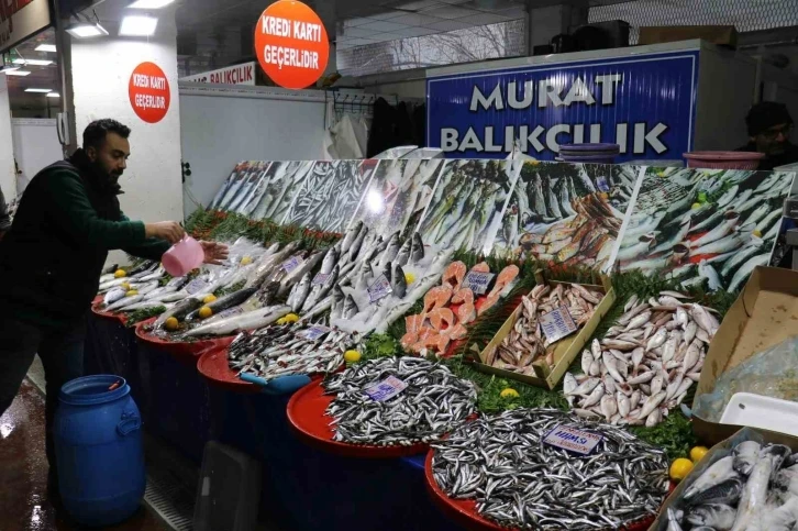 Balıkçılar Pazarı yeni yerinde vatandaşları bekliyor
