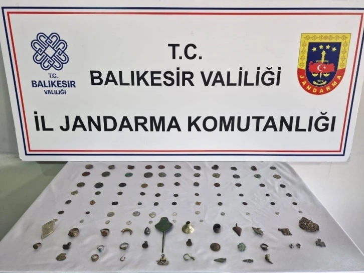 Balıkesir’de jandarmadan tarihi eser operasyonu
