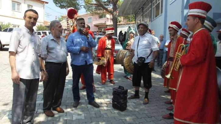 Balıkesir’de mehterli ve atlı köy düğünü ilgi gördü
