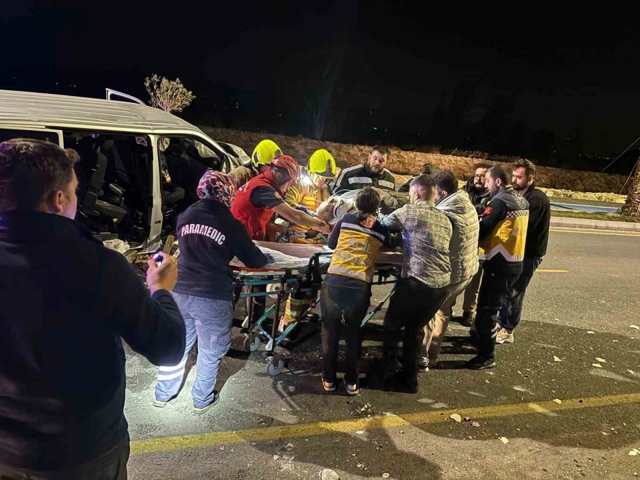 Balıkesir’de minibüs takla attı: 1 ölü, 4 yaralı
