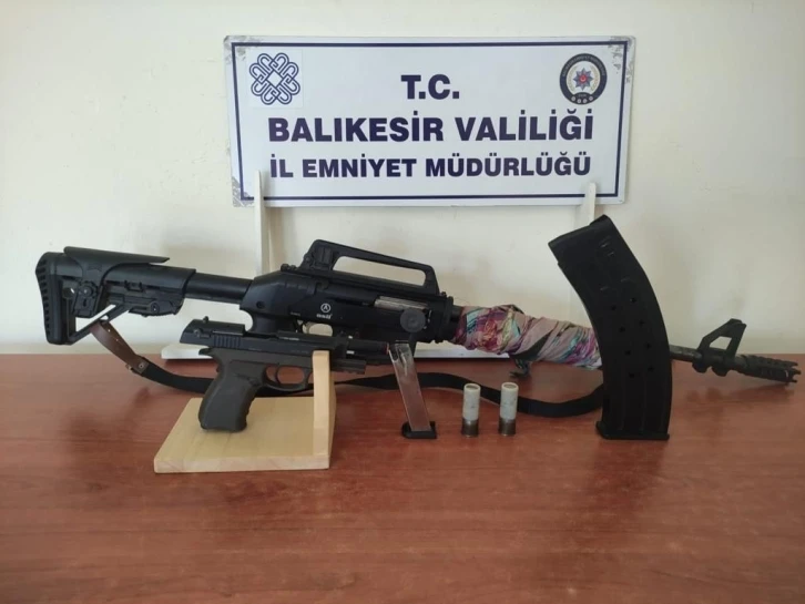 Balıkesir’de polisten asayiş ve kaçak akaryakıt operasyonu
