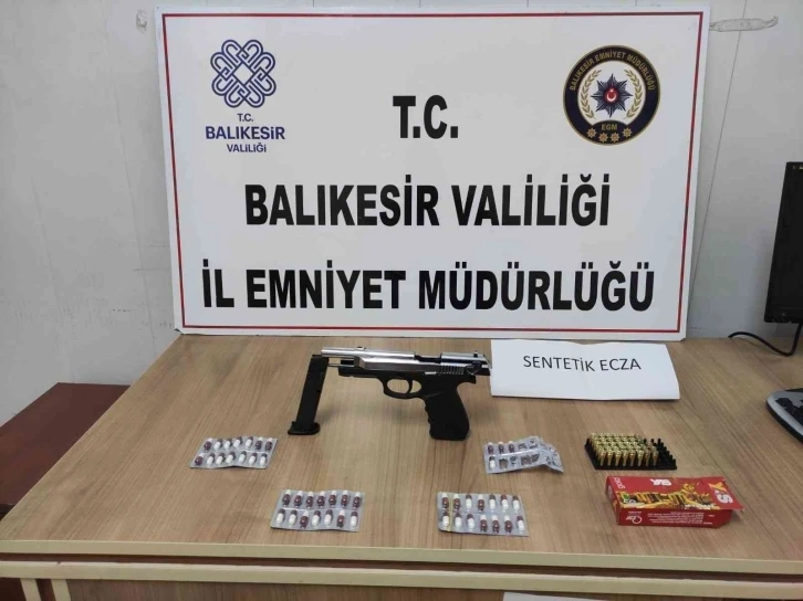 Balıkesir’de polisten uyuşturucu ve kaçak tütün operasyonu
