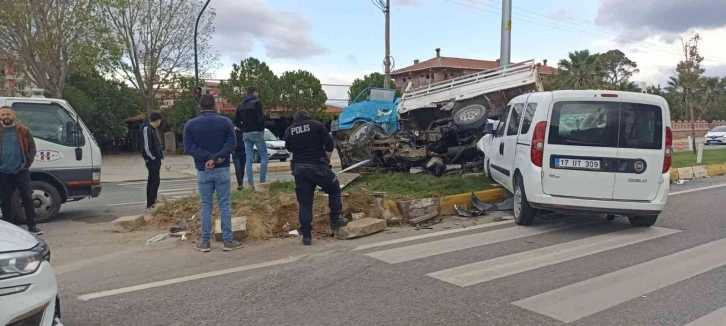 Balıkesir’de trafik kaza, bir polis memuru ağır yaralı
