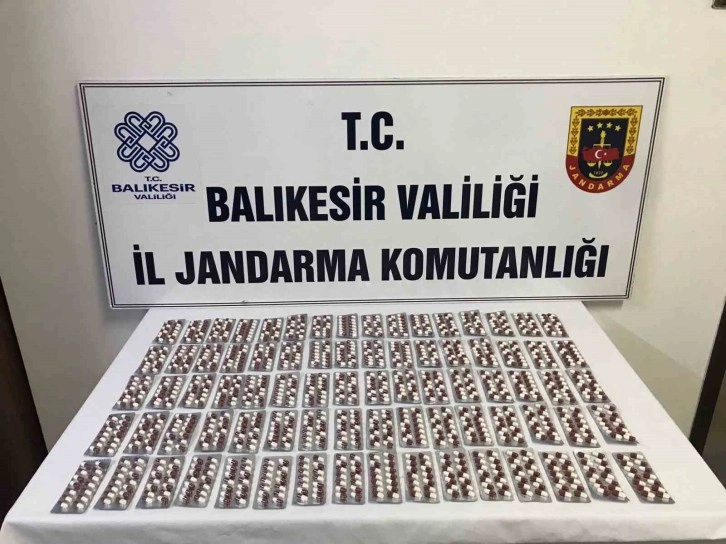 Balıkesir Manyas'ta Yakalanan Şüphelilerden Uyuşturucu Hap Ele Geçti