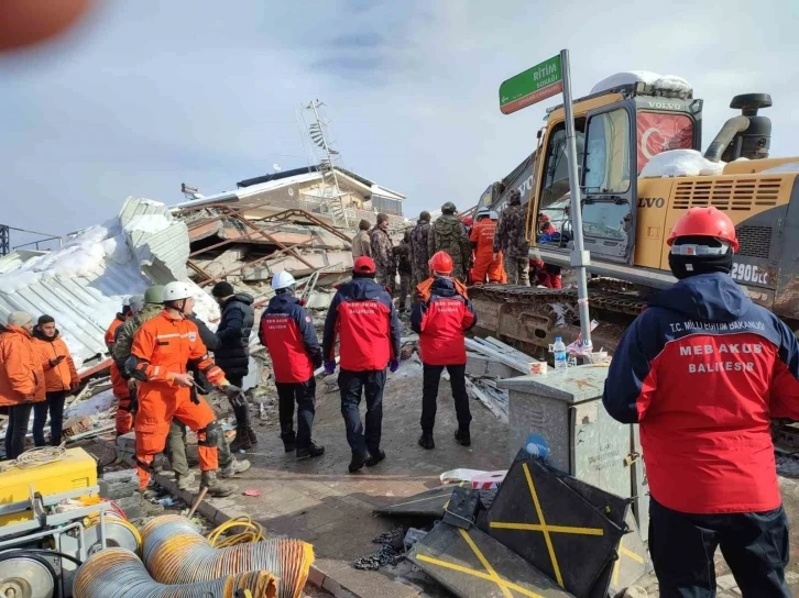 Balıkesirli öğretmenler deprem bölgesinde çalışıyor
