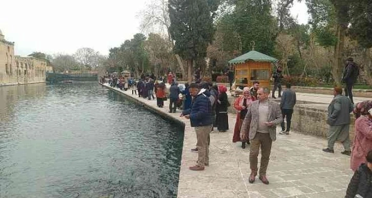 Balıklıgöl’de Berat Kandili yoğunluğu