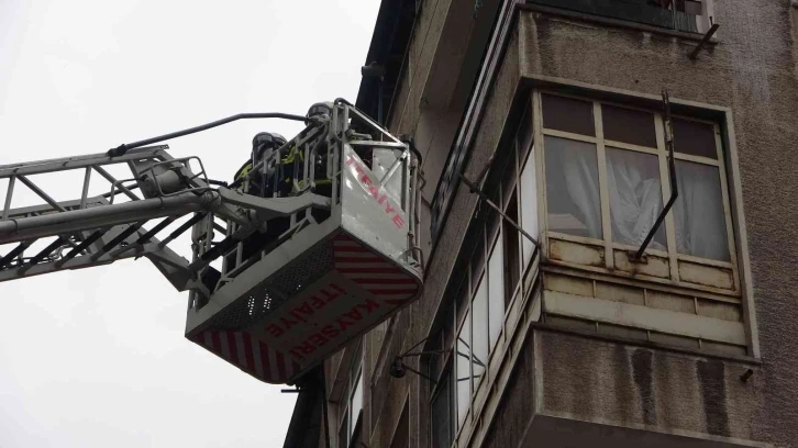 Balkondaki mangal keyfi ekipleri harekete geçirdi
