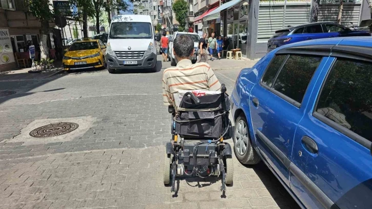 Bandırma’da hatalı parklar engellileri zor durumda bırakıyor
