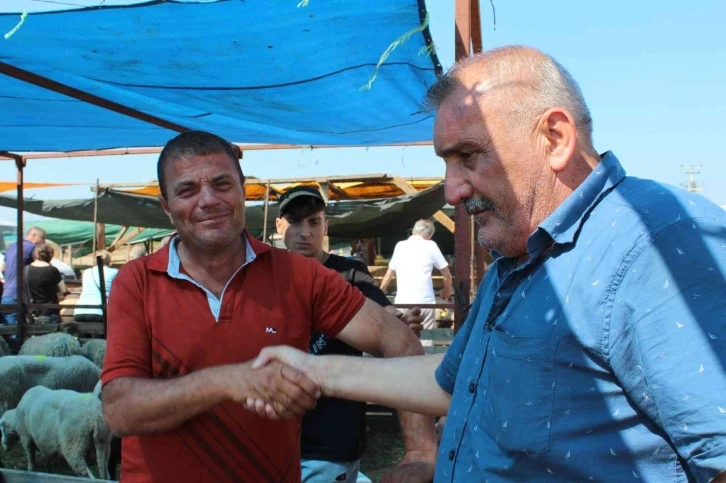 Bandırma’da kurban pazarında arefe günü yoğunluk
