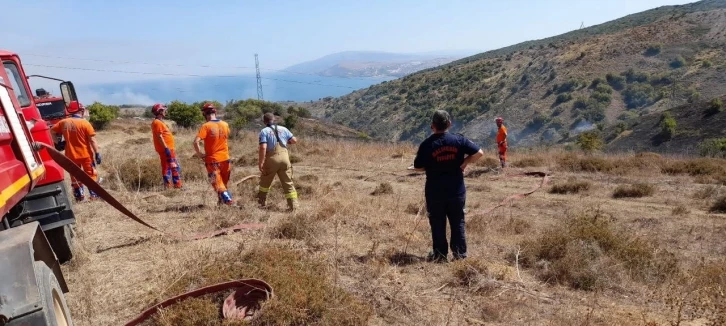 Bandırma’da meralık alandaki yangın korkuttu
