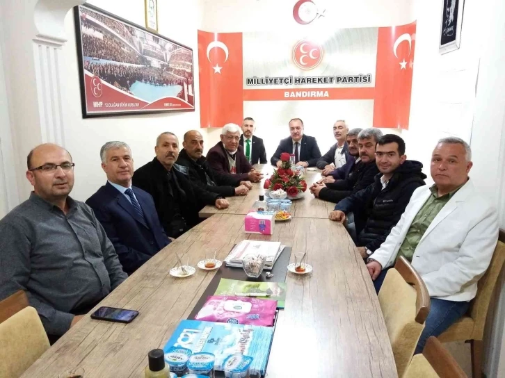 Bandırma’da MHP liler bayramın birinci günü bayramlaştı
