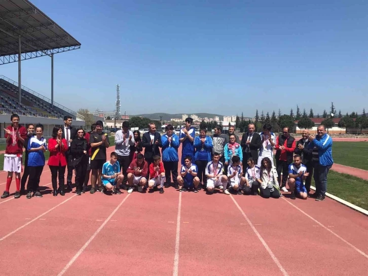 Bandırmalı özel sporcular  madalyaları topladı
