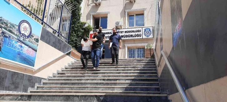 Bankadaki telaşlı tavrı emekli öğretmeni kurtardı: Polis paraları son anda kurtardı
